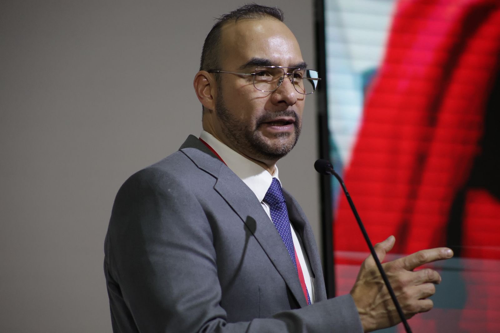 Cuarto informe de actividades del rector Luis Arriaga Valenzuela.