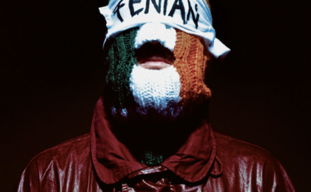 Portada del disco KNEECAP de FENIAN.