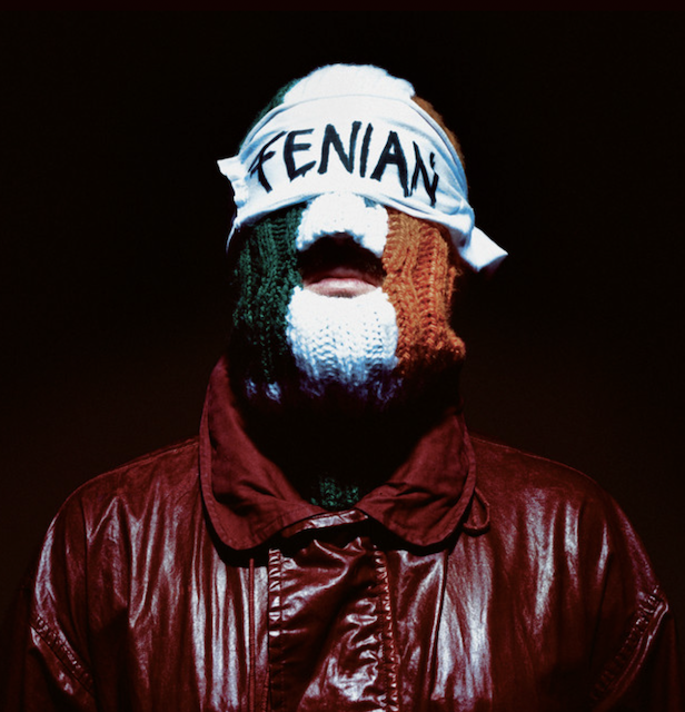 Portada del disco KNEECAP de FENIAN.